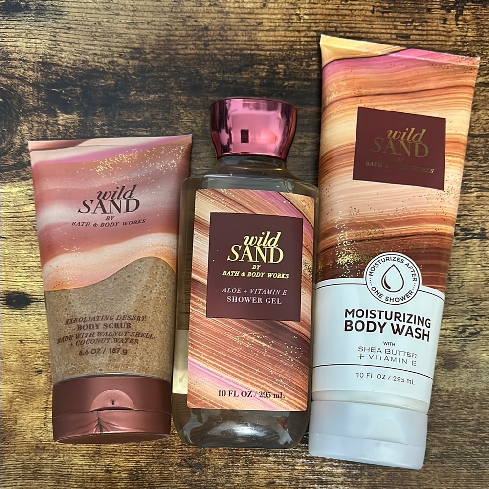 WILD SAND - BRAND NEW 
Bath & Body Works 
Shower Gel
Body Wash 
Body Scrub
